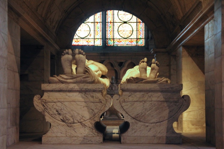 La Basilique de Saint-Denis. Gisants de François 1er et Claude de France.